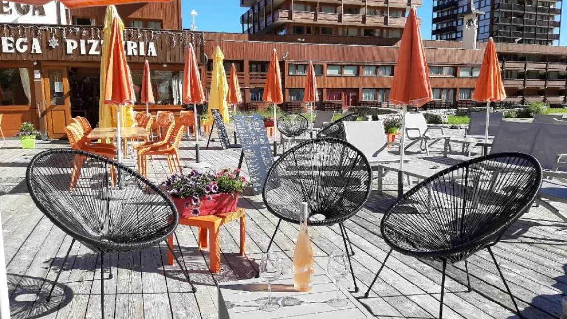 Het Vega terras in de zomer
