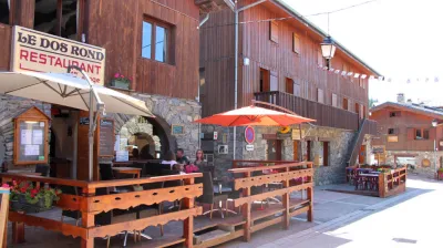 Terras van Restaurant Le Dos Rond 's zomers