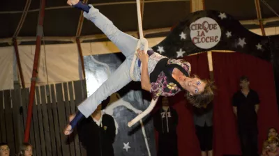 School van Circus "La Cloche"