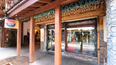 Etalage Sport 2000 vanaf de voetgangersstraat