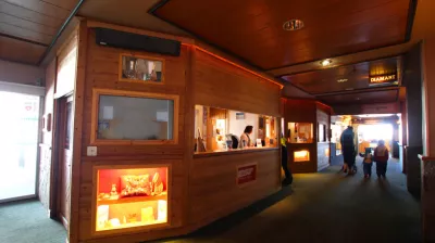 Toegang tot de ESF burelen vanuit de galerij