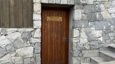 Openbare toiletten / Voorzieningen om baby's te verschonen - Maison de Montalbert_Plagne-Montalbert