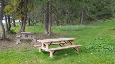Picknicktafel bij het vertrek van het pad van Frasses