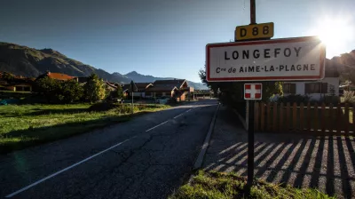 Longefoy : entrée du village