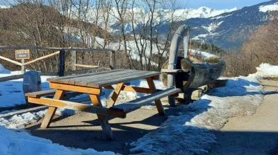 Picknicktafel van Montgésin