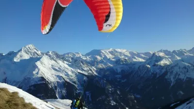 Paragliding over de toppen van la Plagne