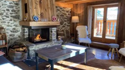 Woonkamer met open haard