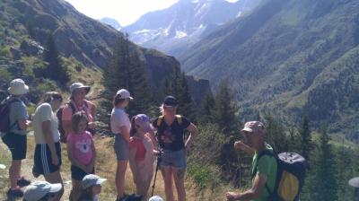 Randonnée-découverte : rencontre en chemin avec Julien, chevrier passionné à Champgny-le-Haut_Champagny-en-Vanoise