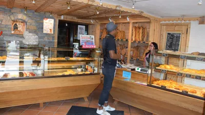 De bakkerij "Le Four à Bois"