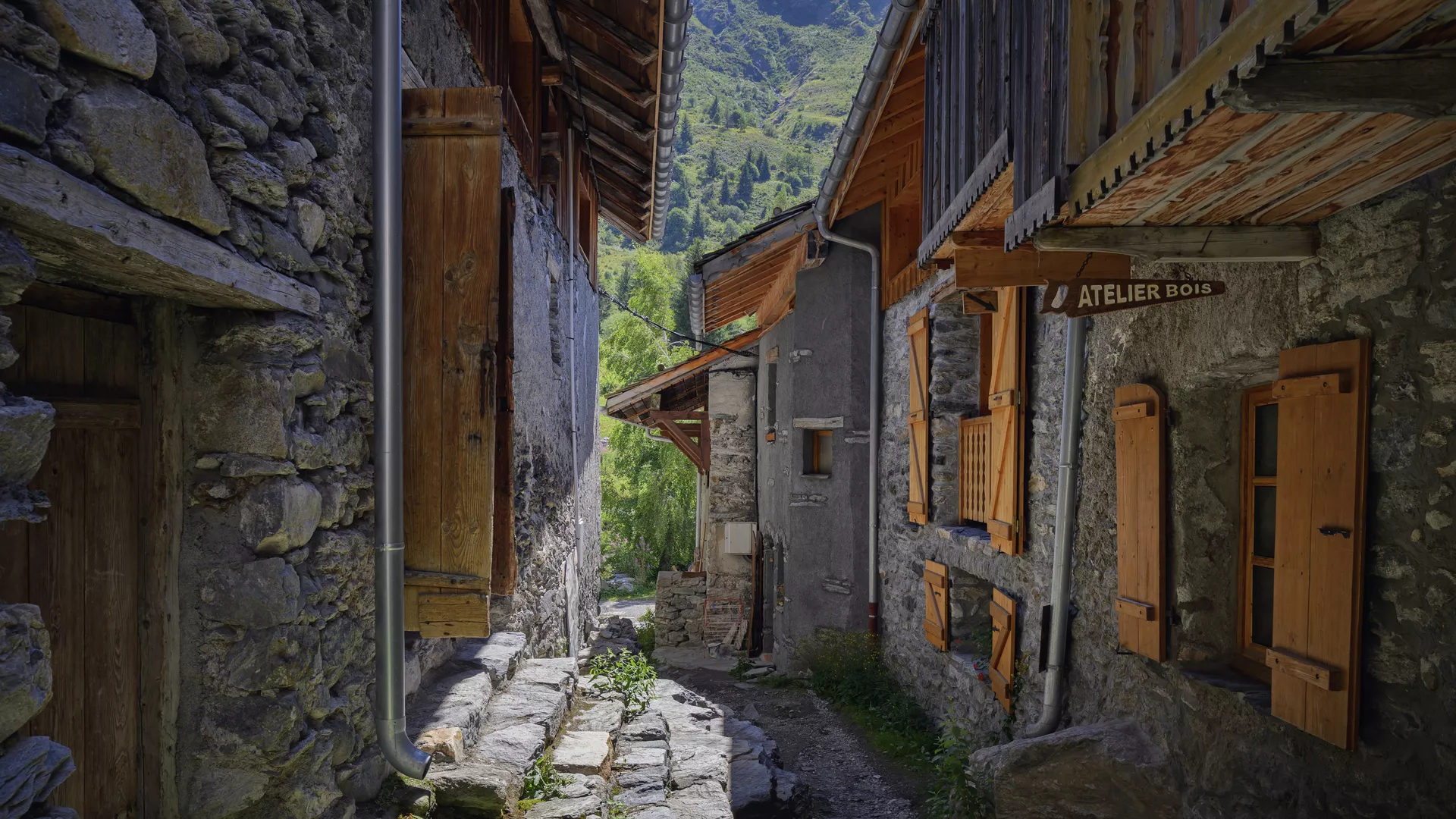 Ruelle à Friburge La Plagne Champagny en Vanoise
