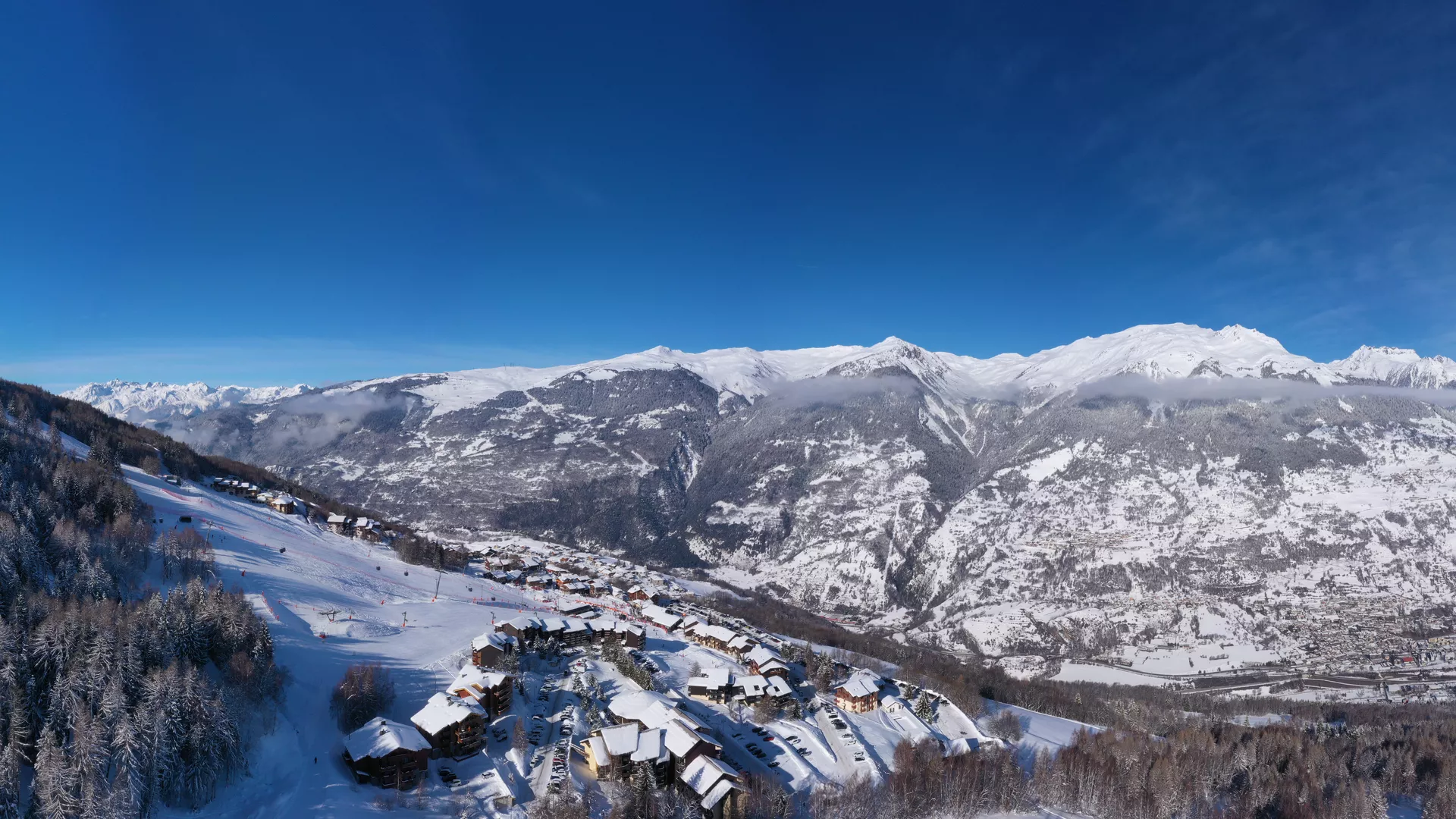 Vue drône du village de La Plagne Montalbert