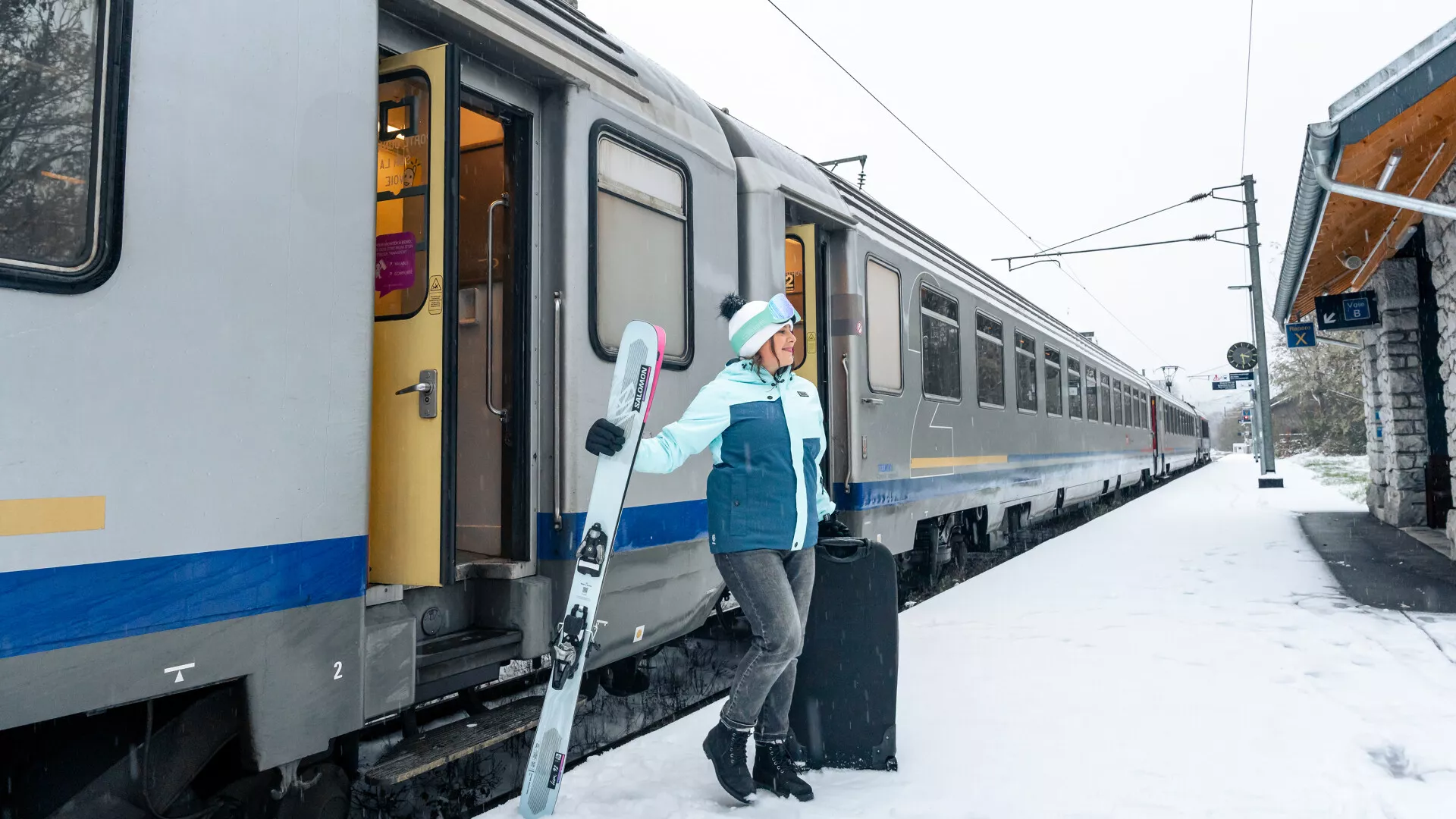 Gare_Aime_et_train-BrendanLePeru